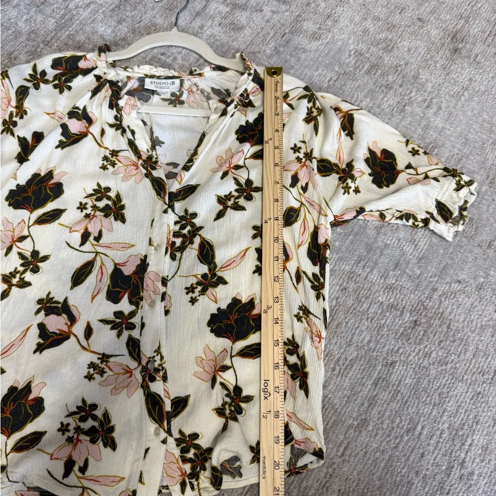 Studio B by Bobeau Floral Print Button Front Ruffled Crepe Women's Top - Image 6