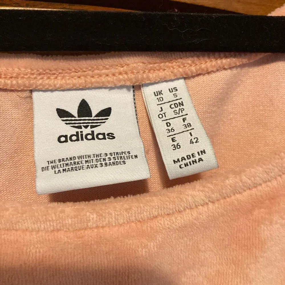 Adidas Velour Off The Shoulder Cropped Sweatshirt Women's Size Small Peach Pink - Image 6