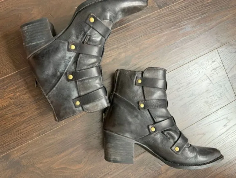 Women’s genuine, leather free bird by Steven Boots size 9 - Image 4