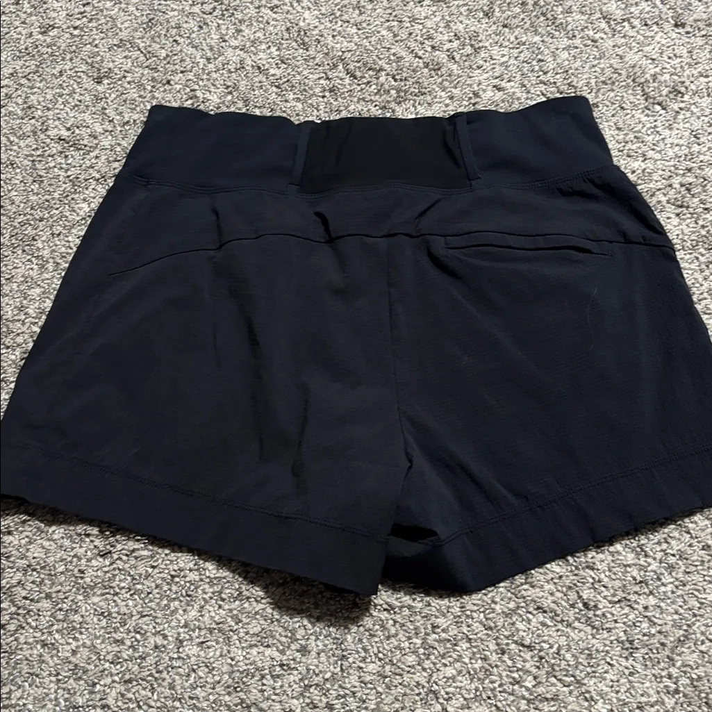 Athleta Trekkie Shorts size 8 - Image 3