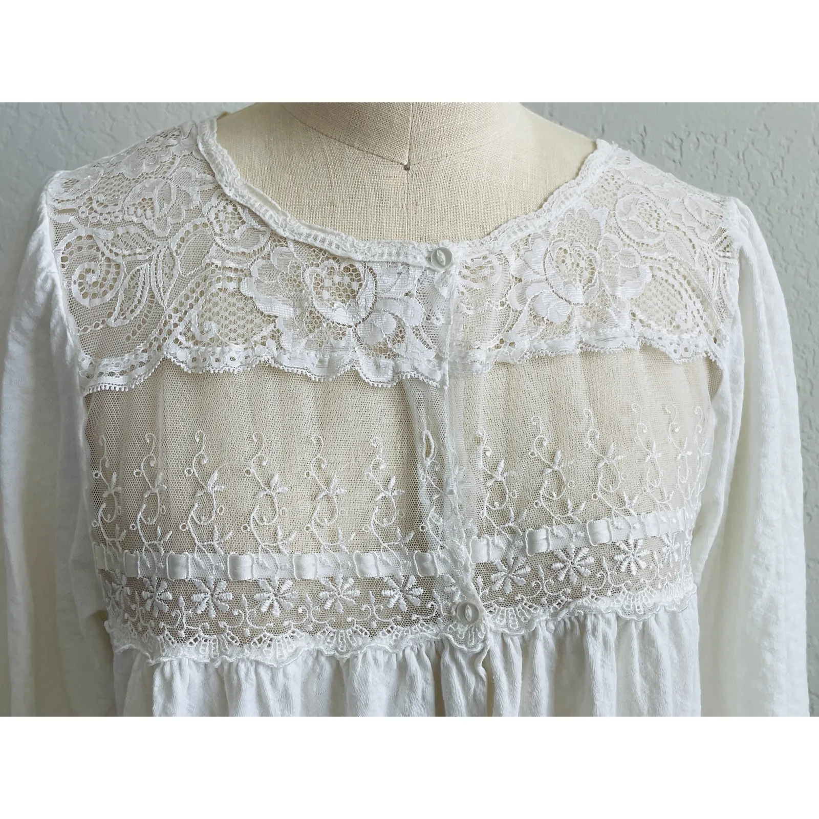 Christian Dior Vintage White Lace Nightgown – 1960s/70s Small - Image 3