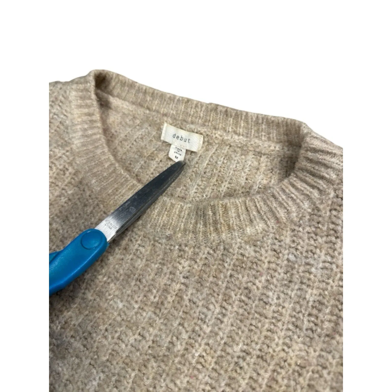 DEBUT Oatmeal Beige Knit Sweater Puffy Crocodile Stitch Sleeves Medium Cropped - Image 4