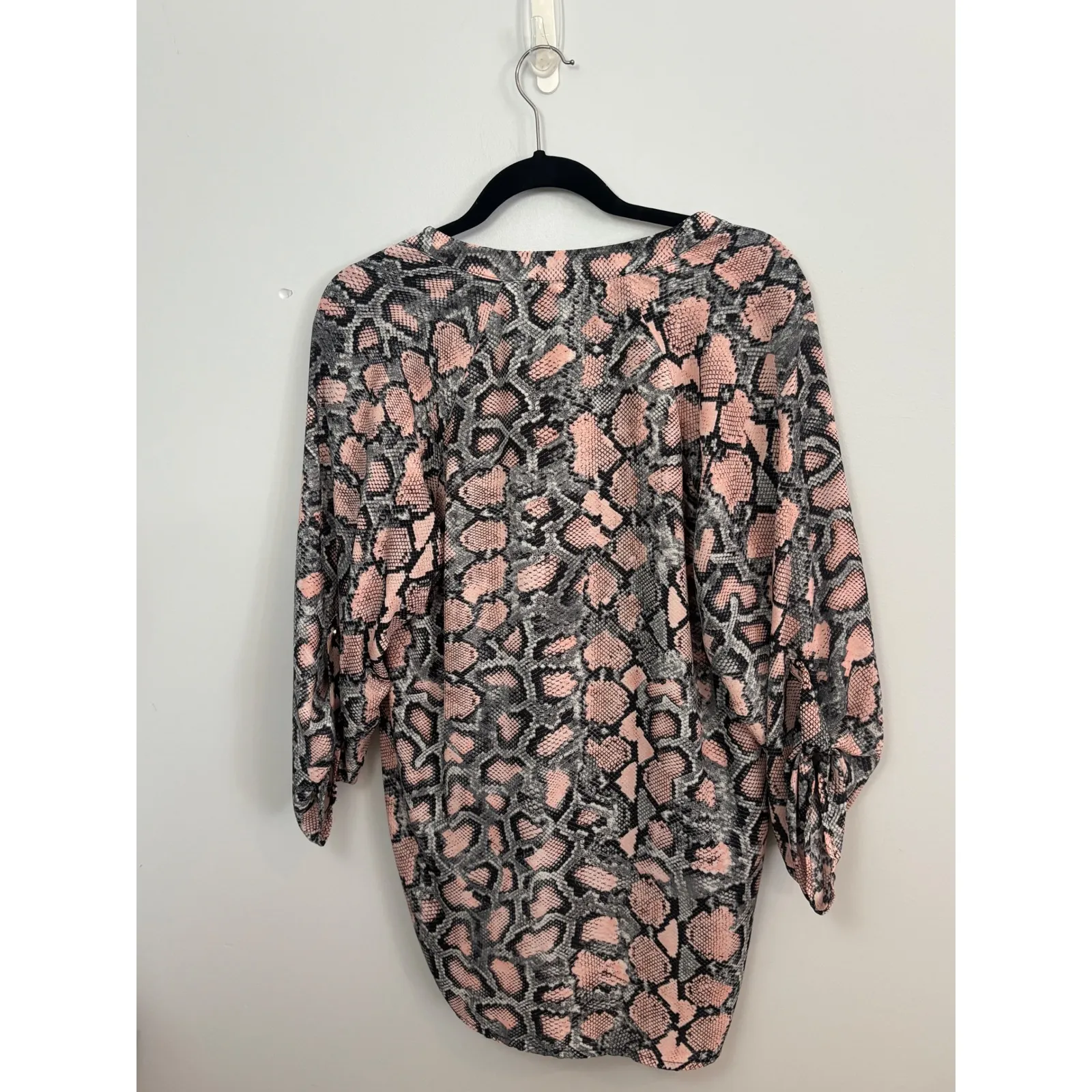 Halo‎ Snake Print V Neck Blouse Top Tunic Pink Gray Animal Print Medium - Image 4