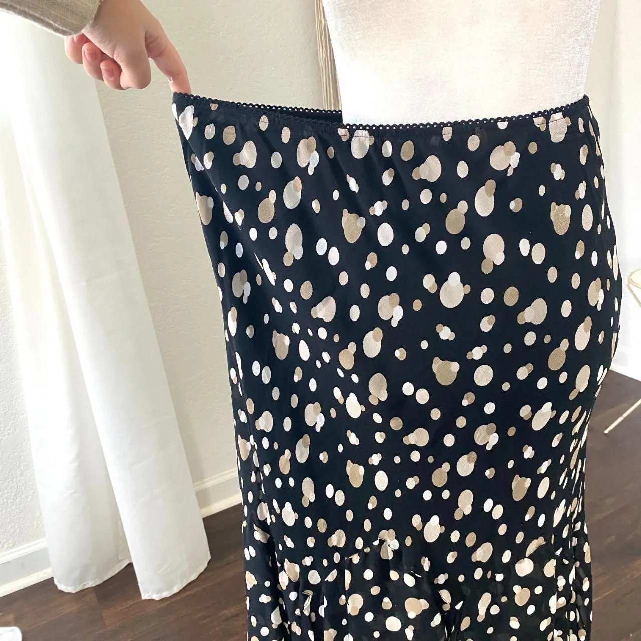 Early 2000's Cream White Polkadot Black Mesh Tiered Frilly Midi Skirt 14 / L - Image 4