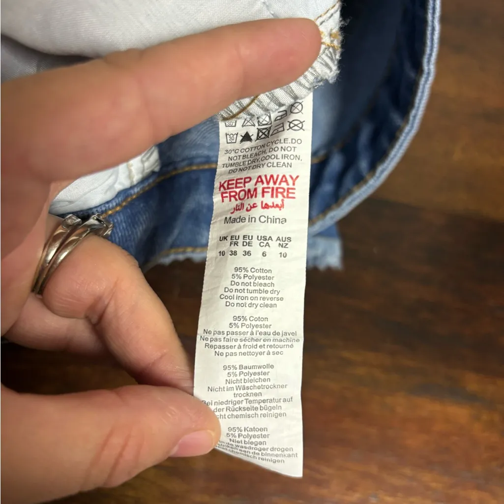 PrettyLittleThing High Rise Denim Shorts – Frayed Hem – Size 6 - Image 4