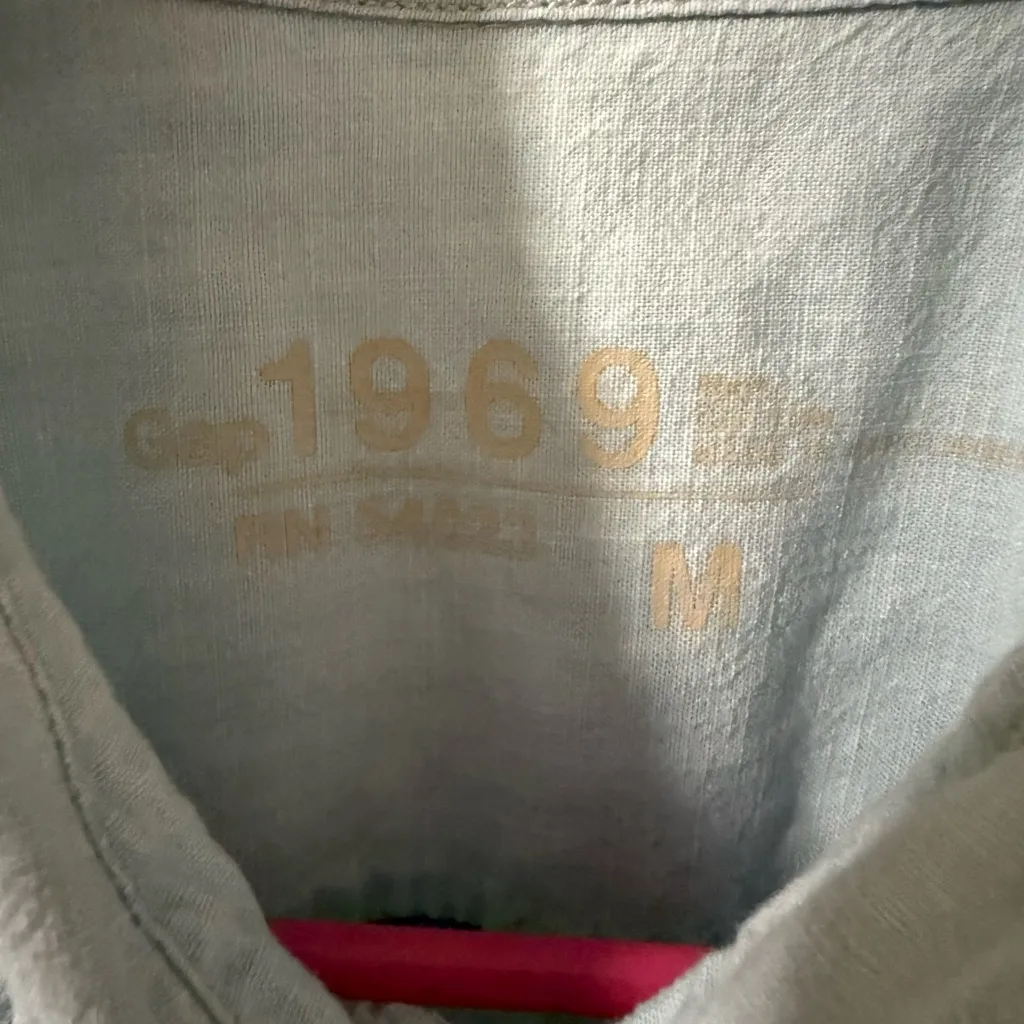 Gap Light Blue button down denim shirt 100% cotton in M - Image 2