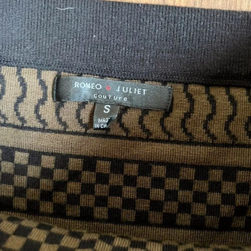 Romeo & Juliet Couture small body skirt - Image 4