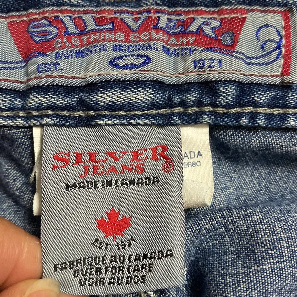 Silver womens blue jeans shorts size 27 - Image 7