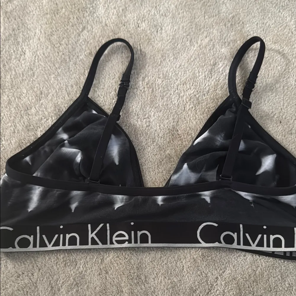 Calvin Klein Black Triangle Bra with Logo Band - Image 2