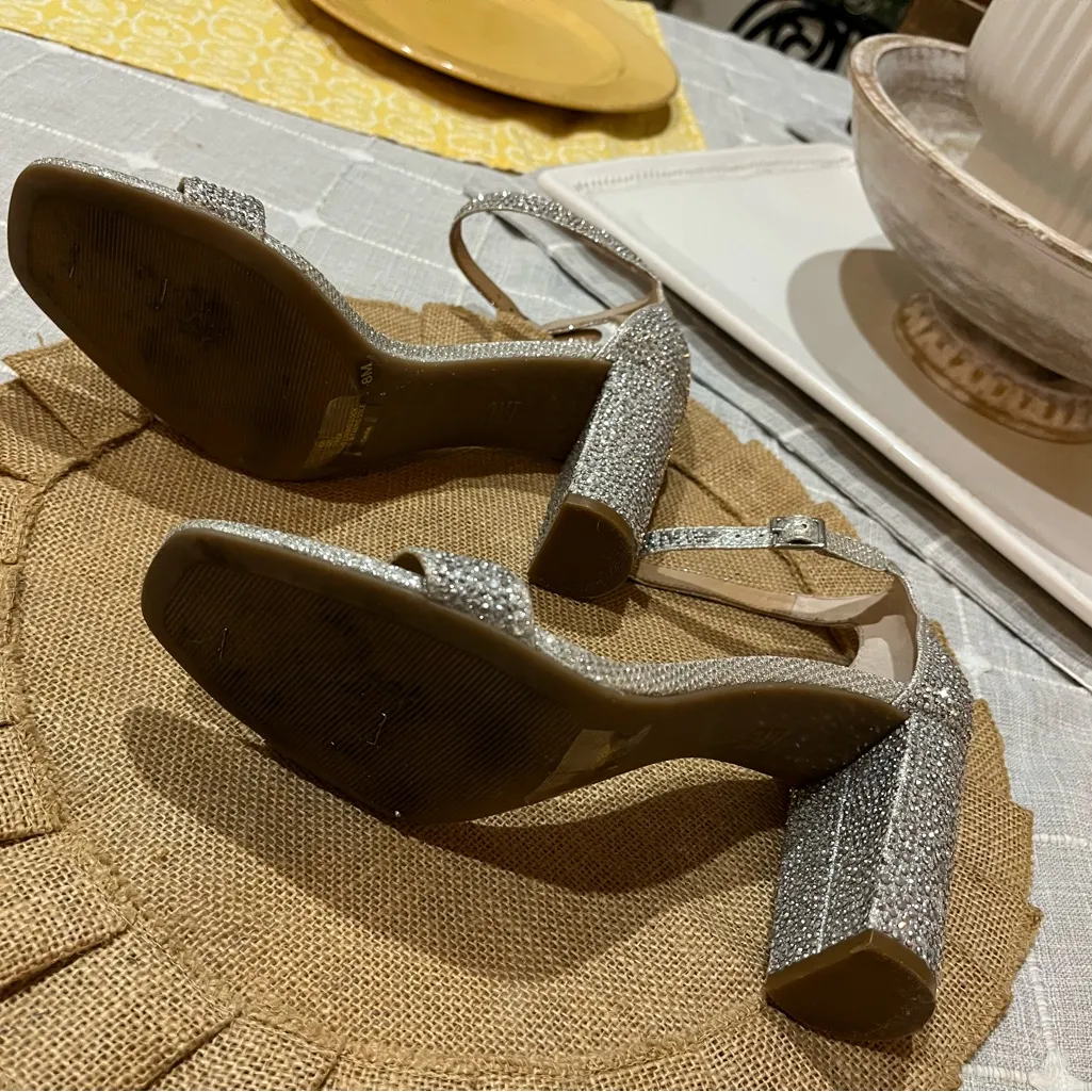 Elegant Silver Rhinestone Women's Heels Sz 8 - Image 9