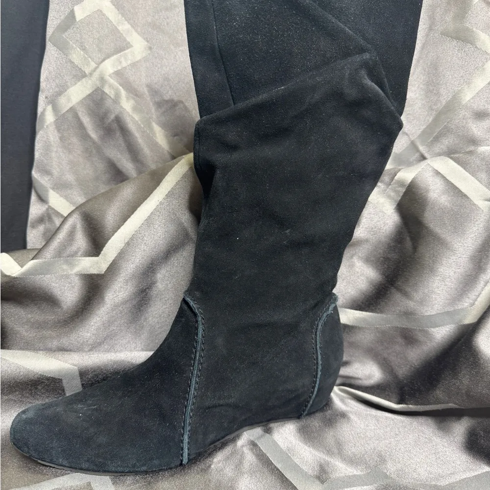 Elegant Black Suede Women's Moccasins Boots Size 7 - Image 2