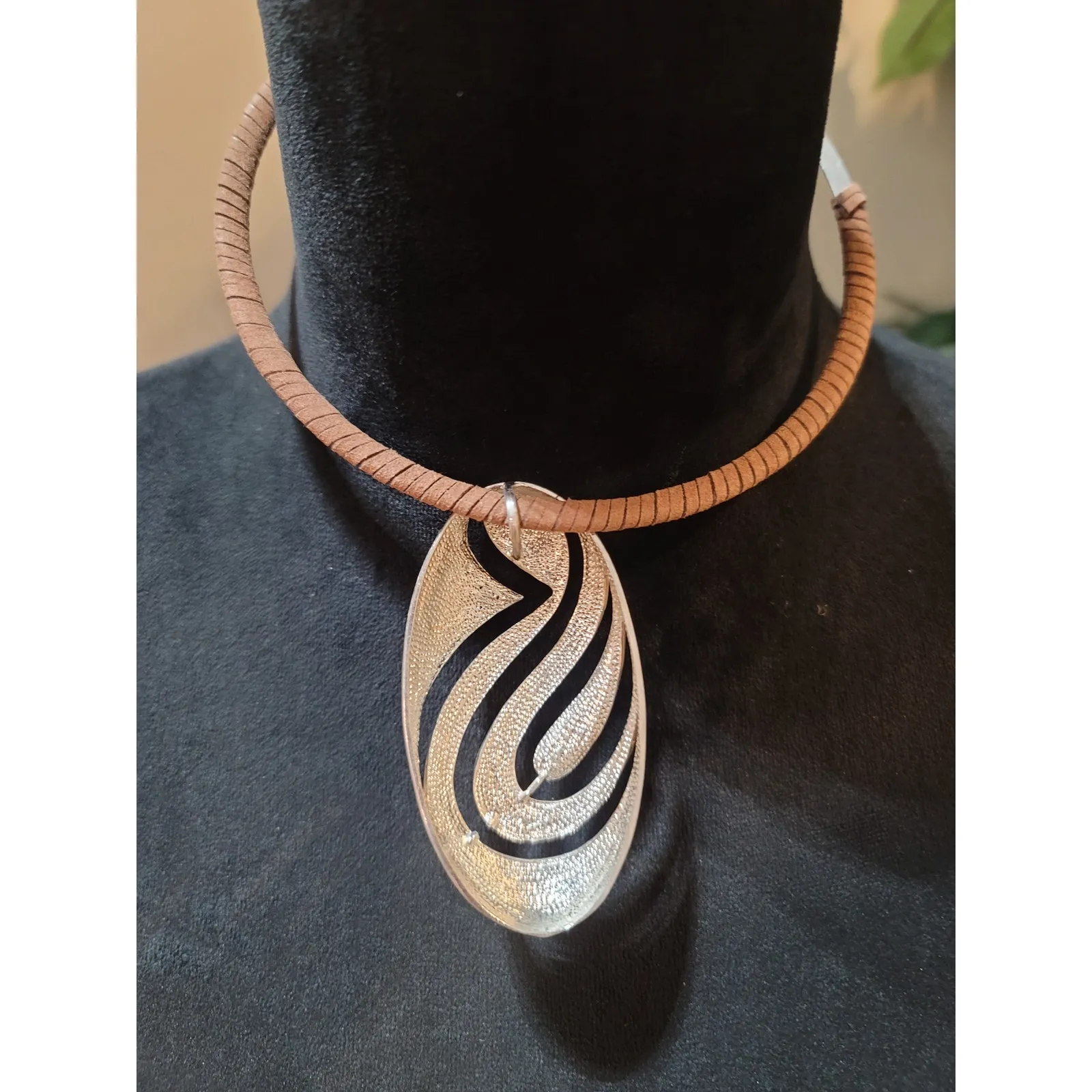 Women's Silver Swirl Crystal Pendant Necklace Lobster Clasp Lock Design Neo - Image 4