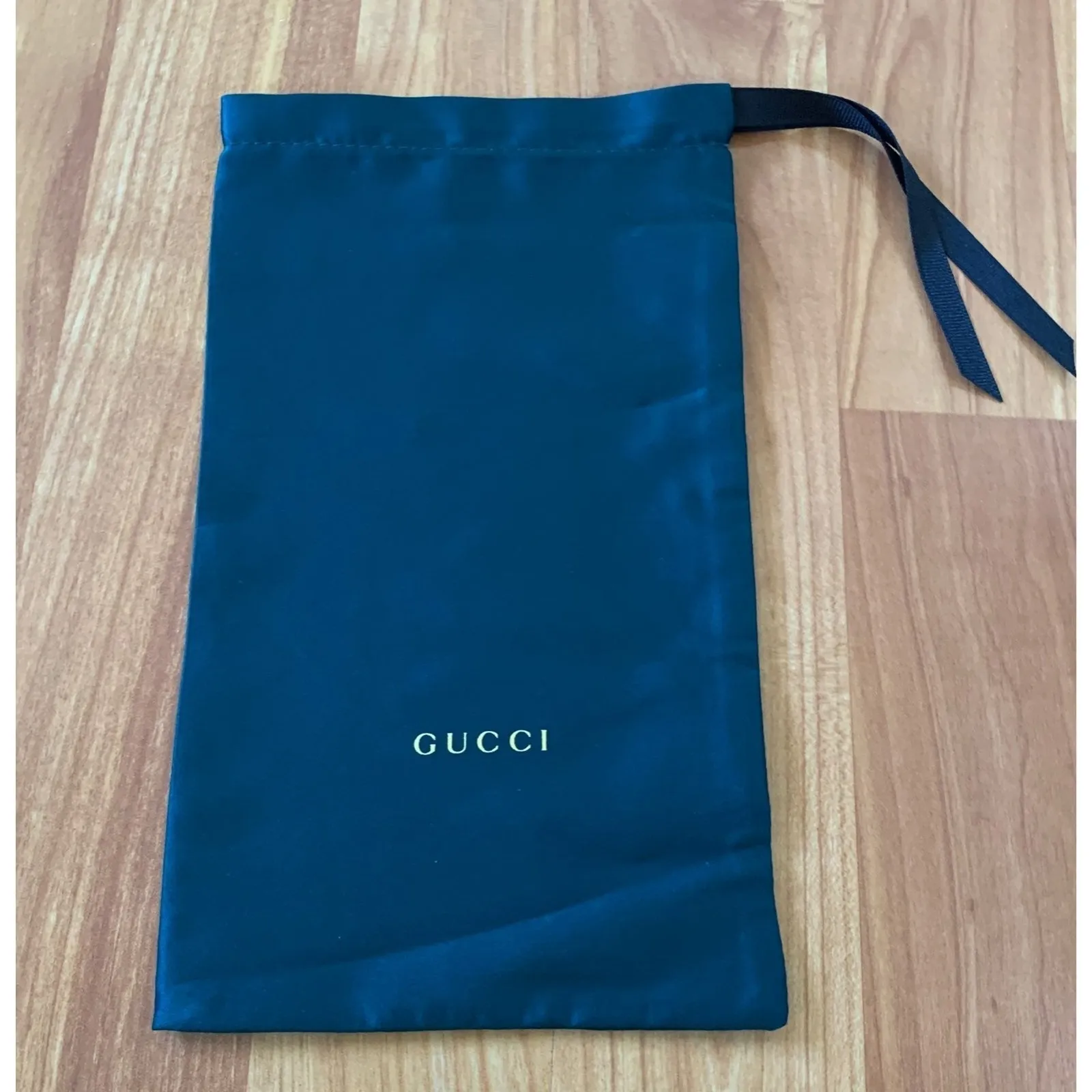 Gucci ‎ Green sunglasses Dust bag - Image 2