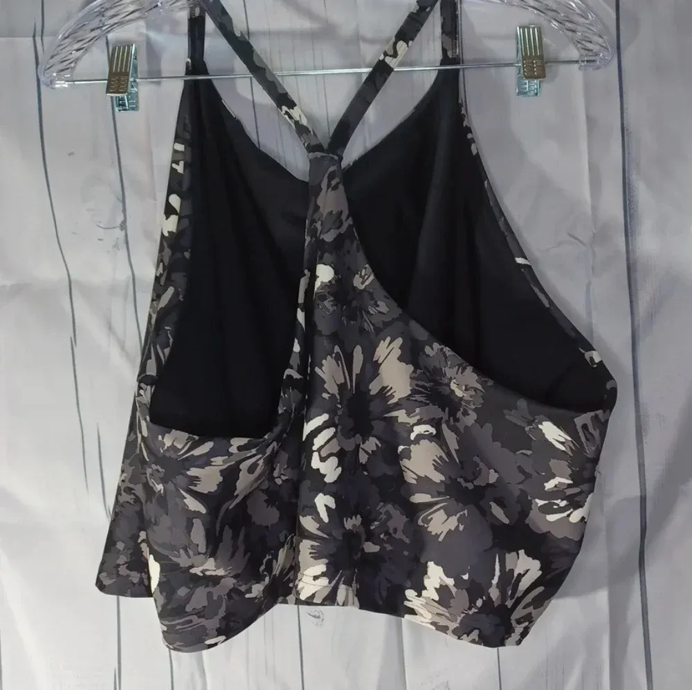 Old Navy Floral Cropped workout top - Image 5