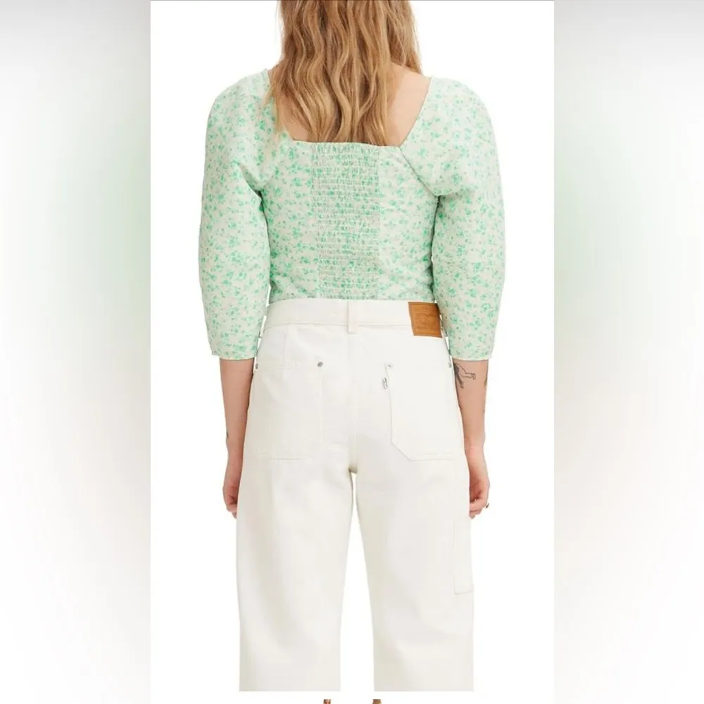 NWT Levi’s Women’s Long Sleeve Yvie Blouse, Crop Top, Green and Cream Floral - Image 2