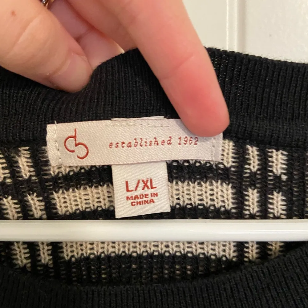 NWOT Dress Barn women’s black tan plaid button soft knit poncho sweater large/XL - Image 4