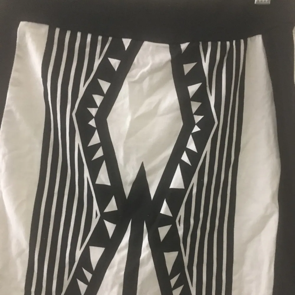 NWOT Reverse Print Mini Bodycon Skirt - Image 2