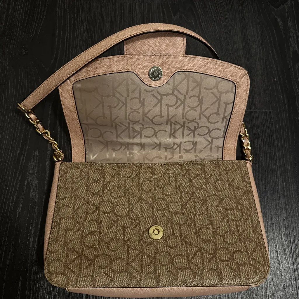 Calvin Klein Vintage Pink Leather Shoulder Purse / Handbag w Metal Detail Strap - Image 3