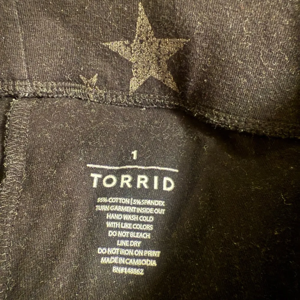Torrid Black Silver Vintage Star Patterned Full-Length Leggings - size 1 - Image 4