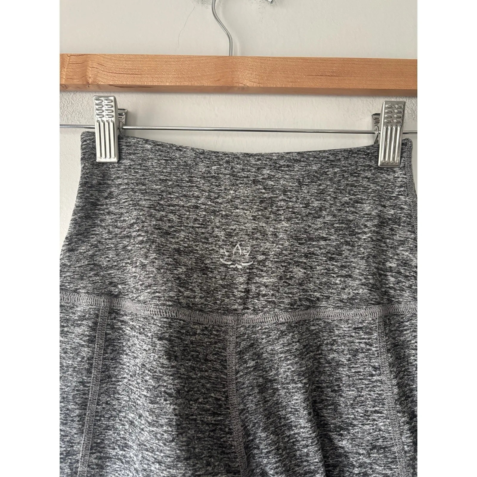 Beyond Yoga Space Dye Gray Iconic‎ Silhouette Mesh Legging Size XS Yoga - Image 7