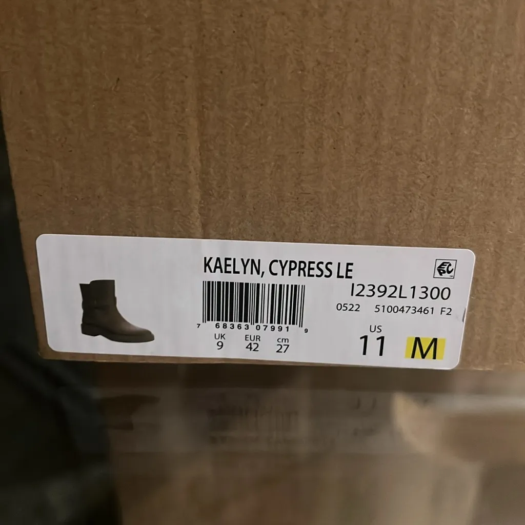 Vince Kaelyn Waterproof Boots in Cypress Green, Size 11, New in Box w/Dust Bag - Image 9