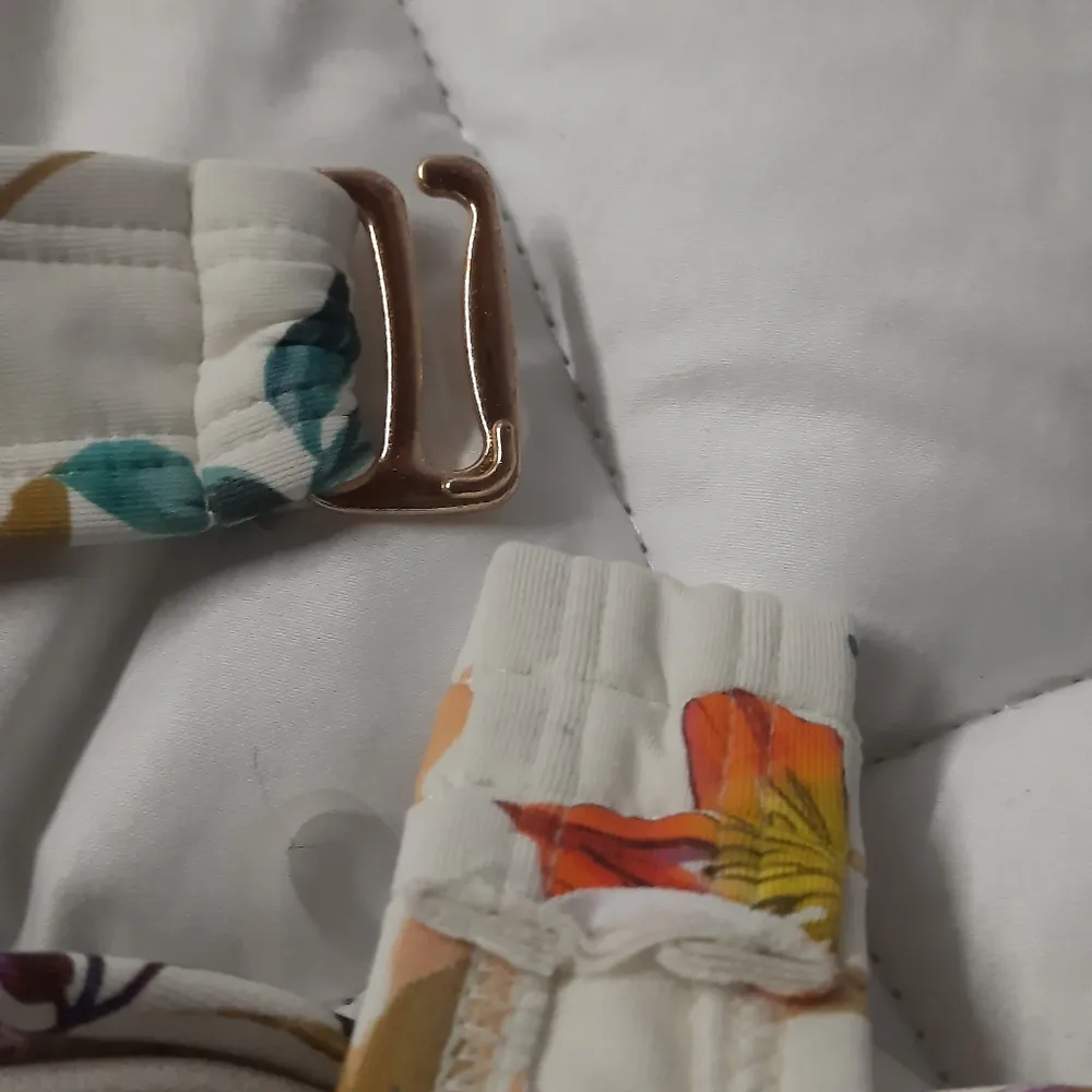 Shade & Shore Bikini Top Women's Size Medium Tropical Bandeau Swimsuit Swimwear - Image 13