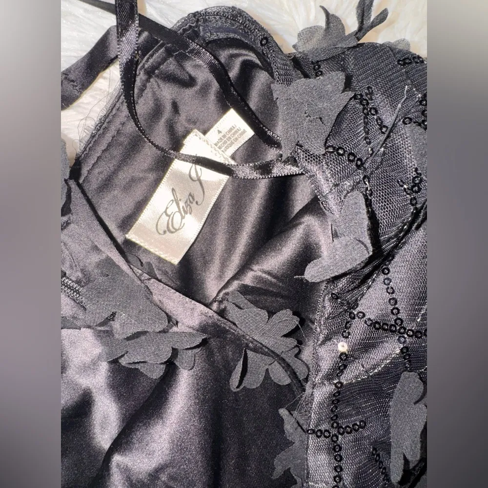 NWOT Eliza J Floating 3D Flowers Halter Style Black Ball Gown Sz 4 - Image 4