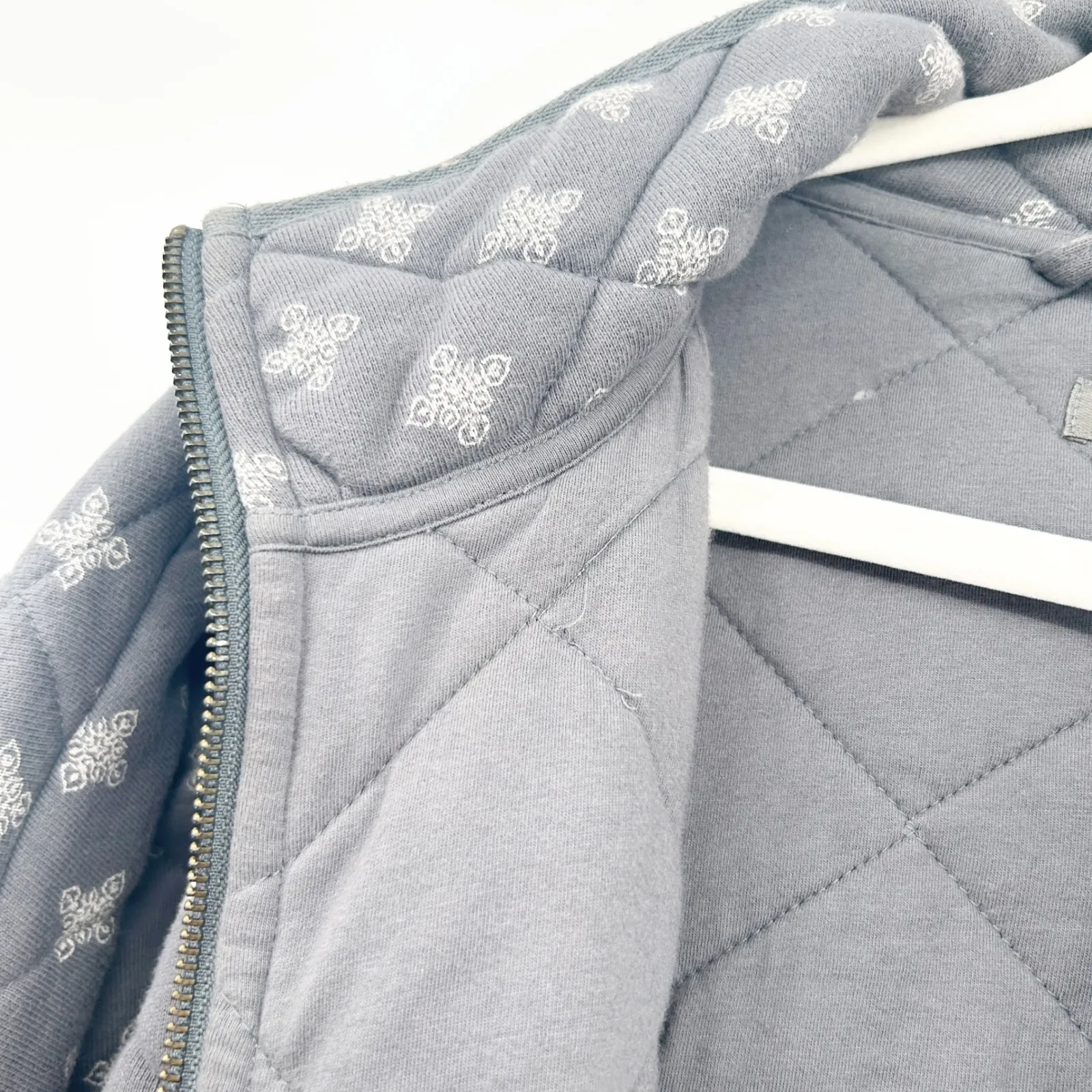 Garnet Hill Womens Easy Quilted Knit Zip Gray Print Bomber Style Jacket Size M - Image 5