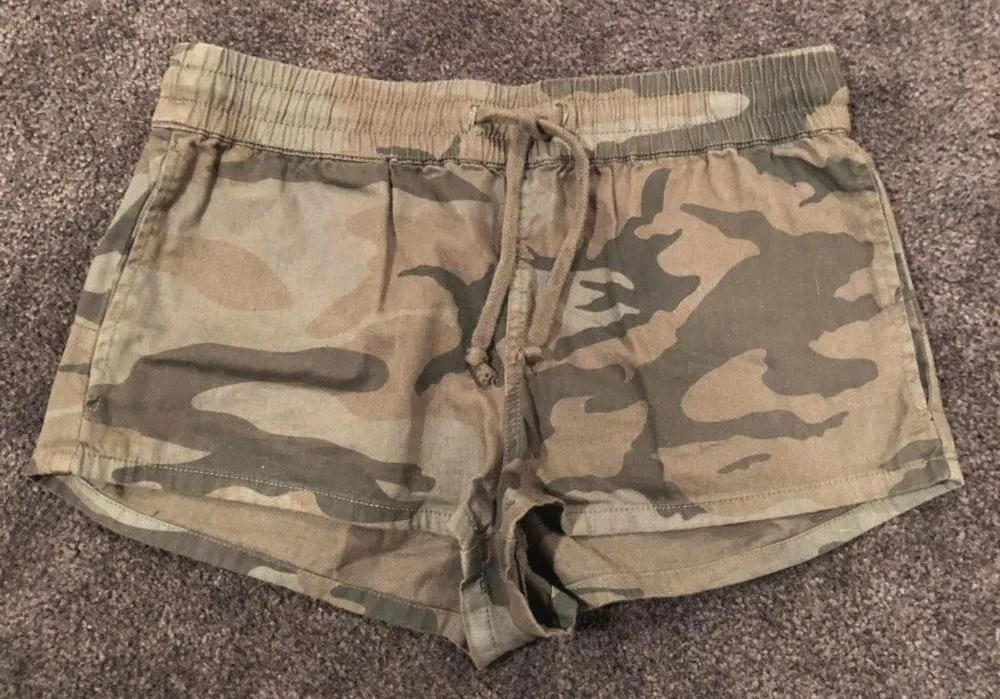 Aritzia TNA Camo Trope Shorts - Image 4