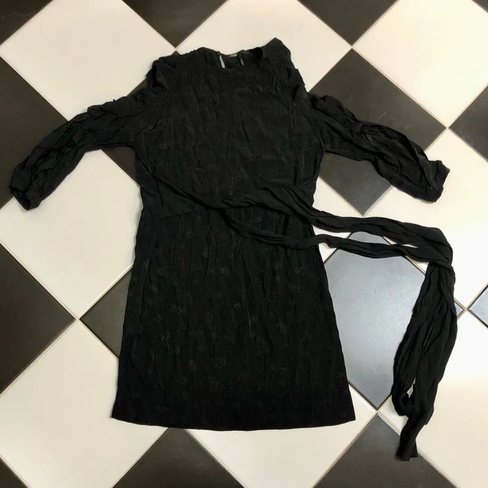 MAJE Rod Black Jacquard Viscose Cold Shoulder Mini Dress Ruffle Paisley LBD chic - Image 6