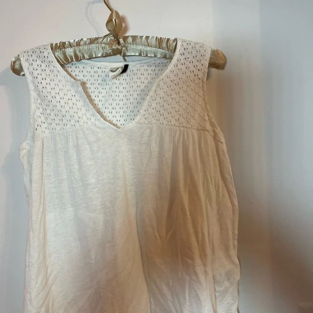 anthropologie akemi + kin collection white top sizeXS - Image 2