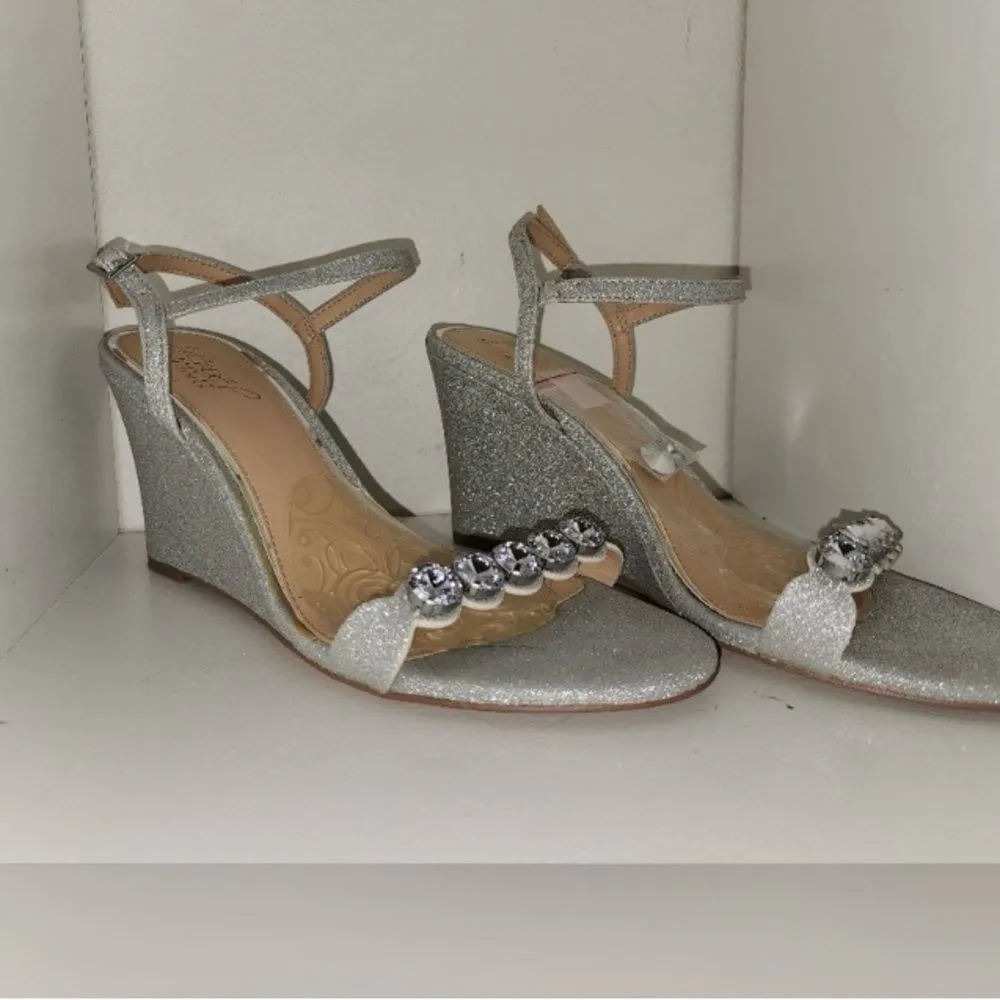Jewel Badgley Mischka Glittering Silver Sandals Size 8 - Image 3