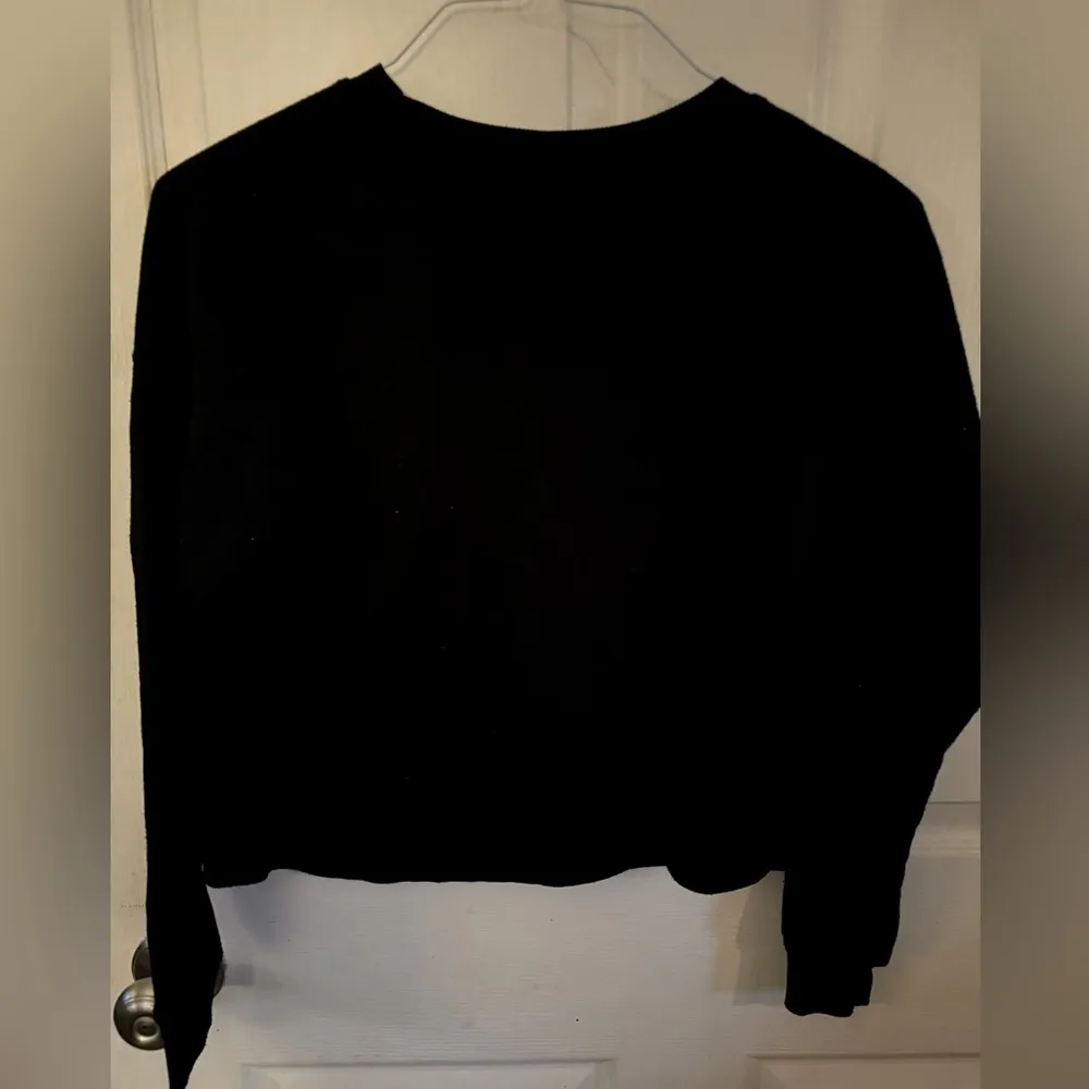 EUC Friends Cropped Sweater Black - Image 4