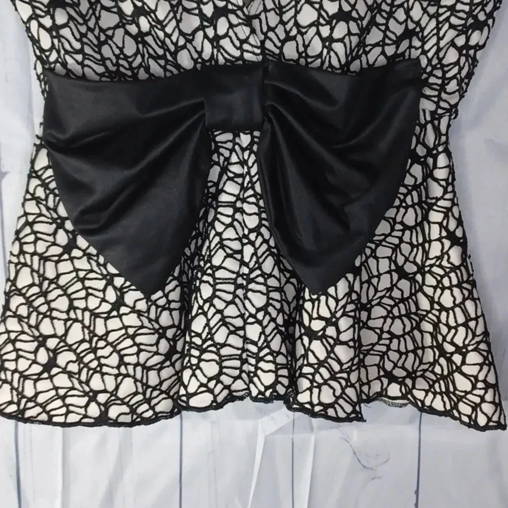 Charlotte Russe sleeveless y2k shirt with bow on the back - Image 6