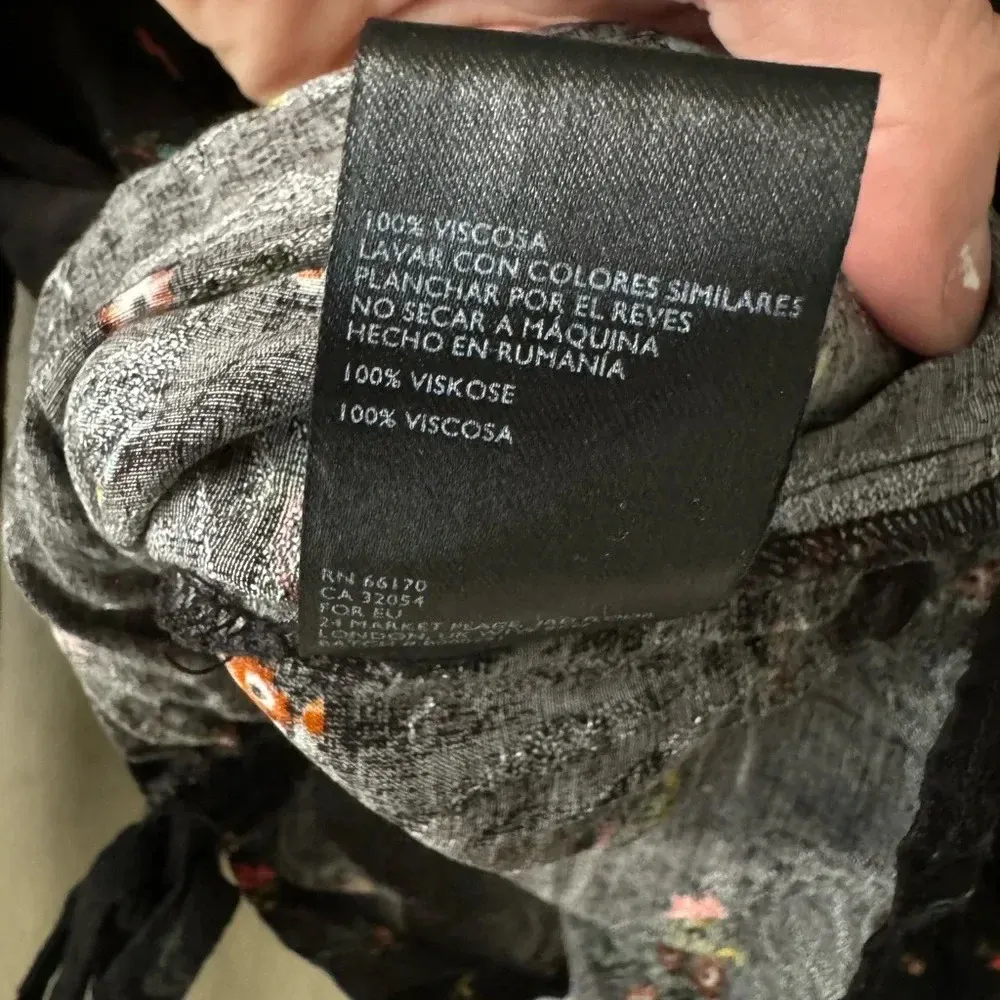 Urban Outfitters‎ Black V Neck Cinched Floral Long Sleeve Crop Top Size S - Image 7