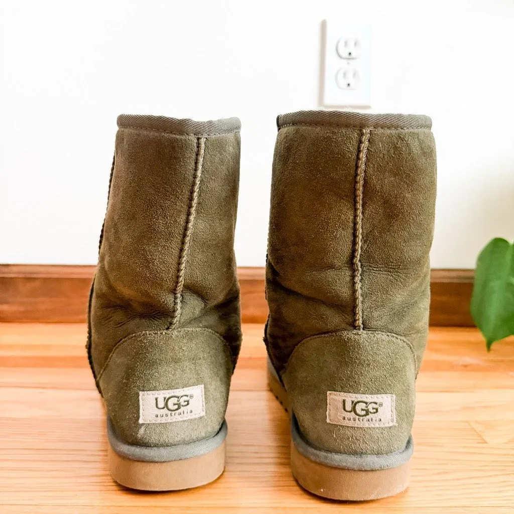 UGG Classic Short Boot Size 8 - Image 3