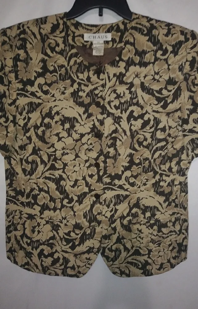 Chaus 14 Jacquard Short Sleeve Button Front Jacket Plus in Gold Black - Image 5