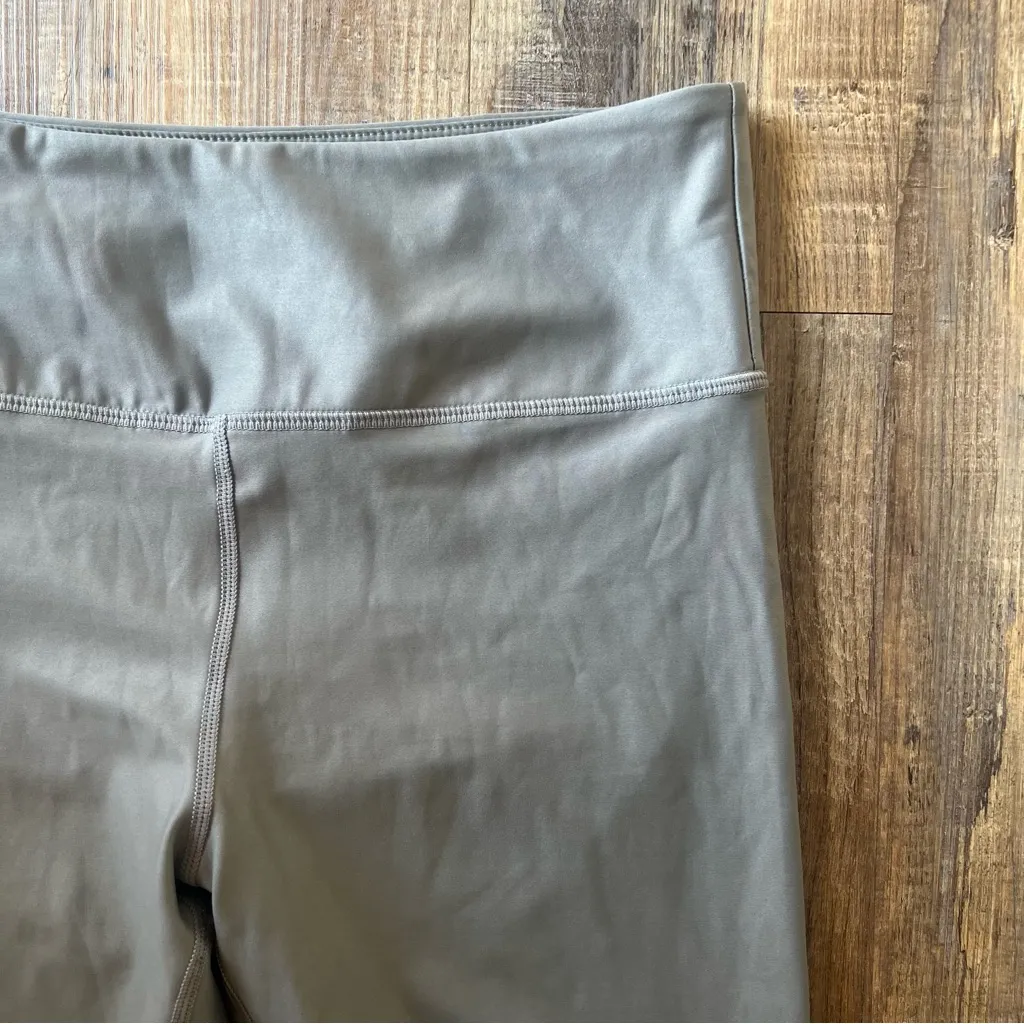 Zyia Active Women's Light Grey/Purple High Rise Activewear Leggings Size 8-10 - Image 2