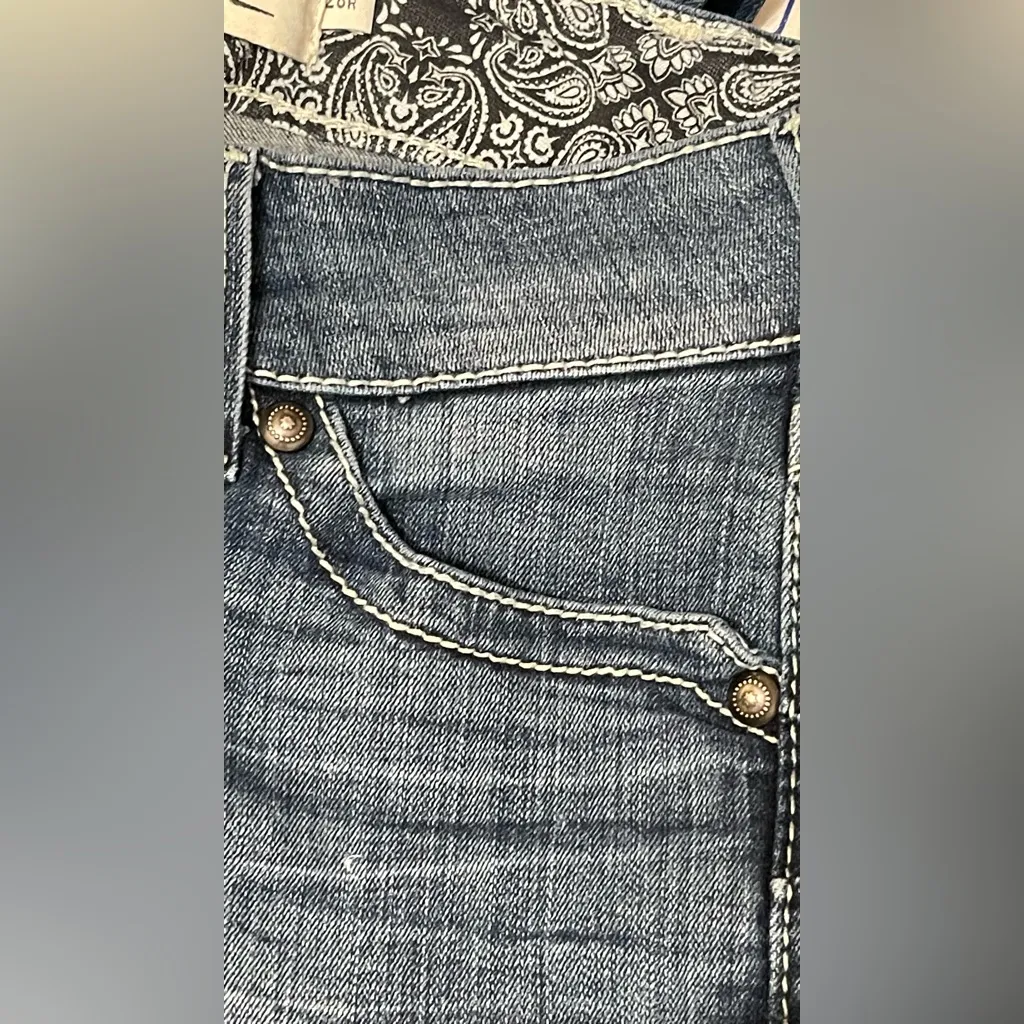 Ariat Women's Blue Boot Cut Jeans
Real denim - Image 8