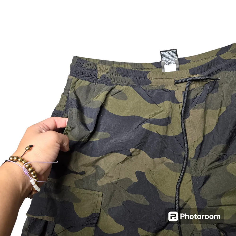 Pink by Victoria's Secret Camo Green Cargo Jogger Pants Size: M - Image 4