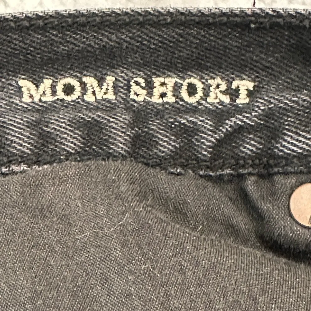 American Eagle Jean Shorts High Rise Mom Denim Shorts Distressed Cutoff Size 4 - Image 6