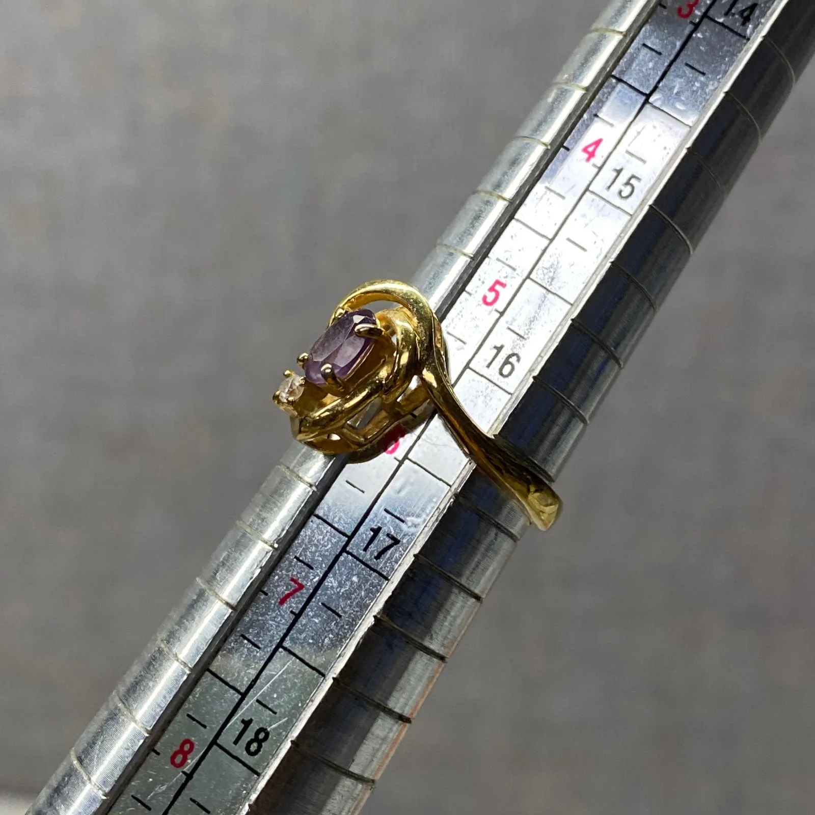 Vintage Gold Tone Taiwan Stamped Oval Amethyst CZ Swirl Fashion Ring Size 5.75 Purple - Image 7