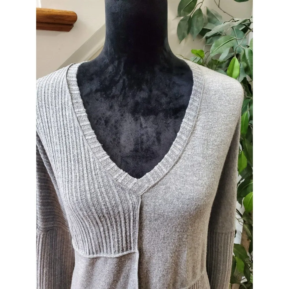 H By Bordeaux Women's Gray Polyester Long Sleeve V-Neck Pullover Knit Sweater XS - Image 3