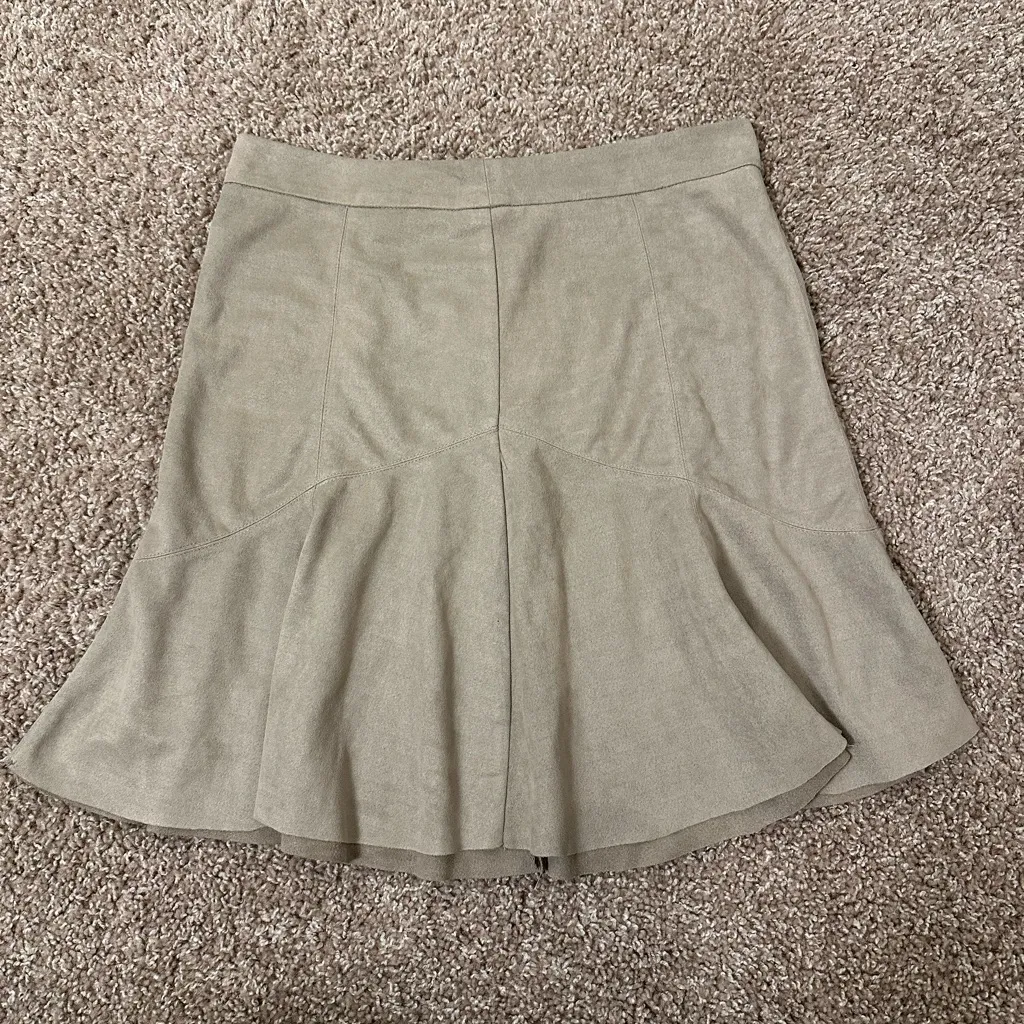 Twelve By Ontwelfth faux suede skirt beige, fit & flare mini skirt / small Tan - Image 3