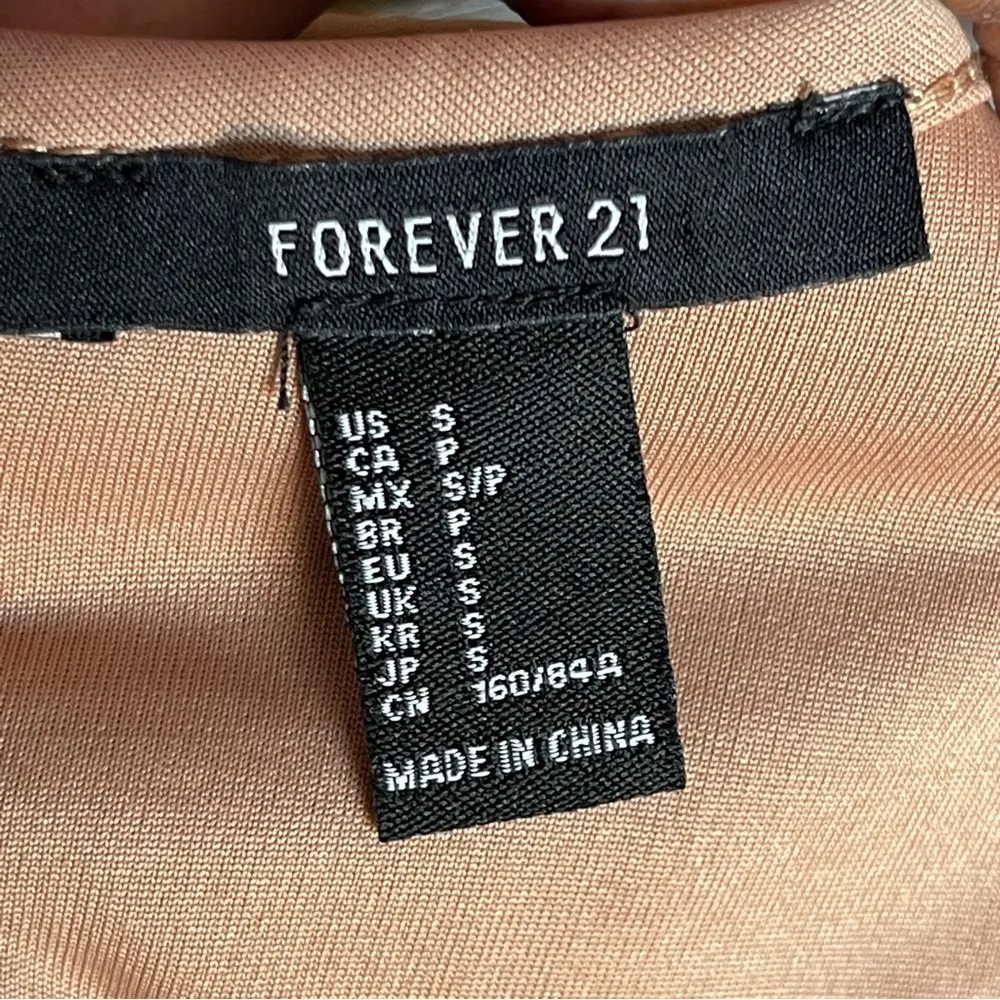 FOREVER 21 | Cooper Metallic Sequin Sleeveless Crop Top Sz S - Image 6