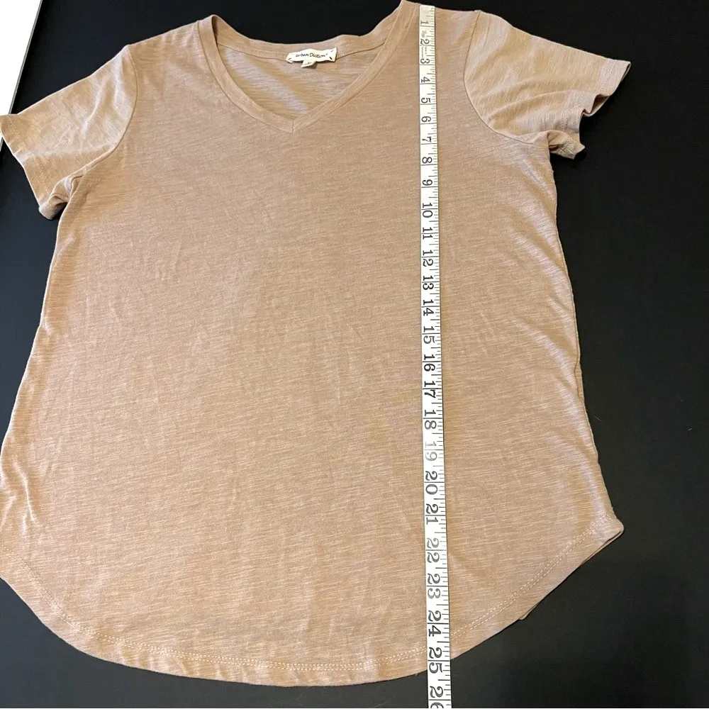 Urban Diction layering Vneck Cafe au Lait Tshirt, short sleeves, size M Tan Size M - Image 8