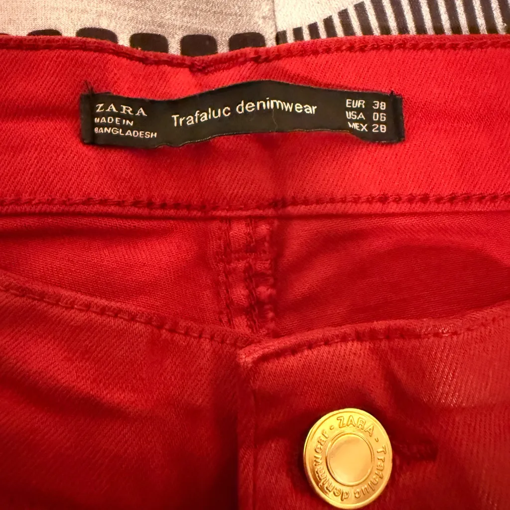 Zara Trafaluc Denimwear NWOT Red Coated Denim Pants with Zipper On Bottom Front - Image 7