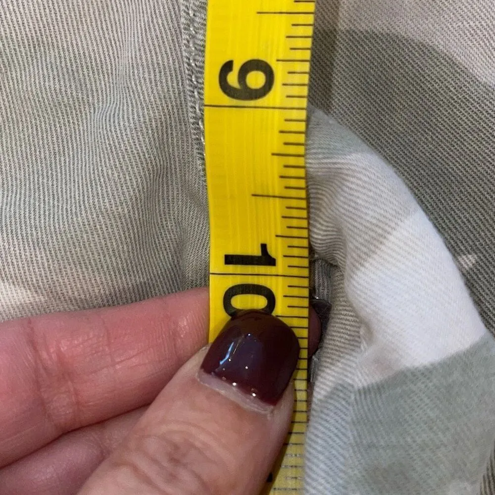 Mother Denim Shaker Chop Crop Fray Pant in Desert Camo Print Size 25‎ $218 Green - Image 13