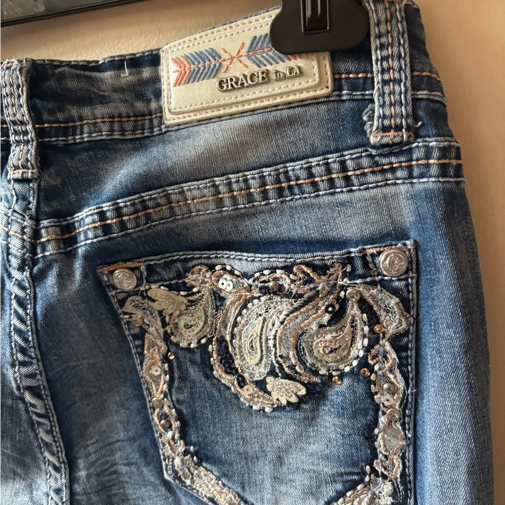 Grace Blue Ankle Cropped Jeans with Distressed Details Size 29 - Image 10