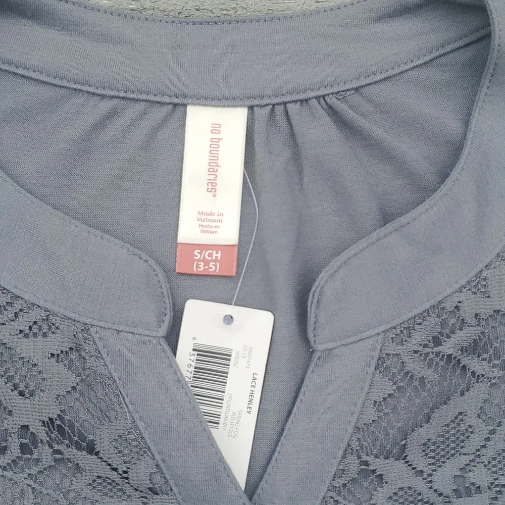 NWT No Boundaries Mixed Media Lace Front Long sleeve Henley - Image 10